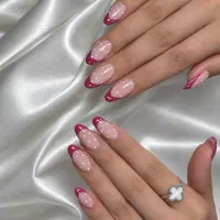 کاشت ناخن فقط۴۰۰تومان