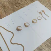 طلای فروشی جمعا ۳۱ گرم.