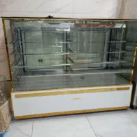 ویترین خشک قنادی نما طلایی مشابه آکبند