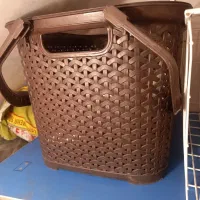 یک سبد قهوه ای در ایستگاه عباس آباد پیدا شده