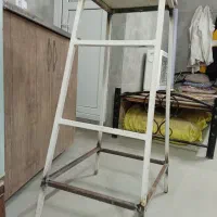 چهارپایه فلزی