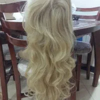 موی مصنوعی یا کلاه گیس بلوند