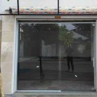 مغازه بر خیابان اصلی