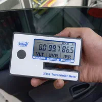 شیشه دودی نانو سرامیک به شرط دستگاه تست یووی