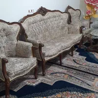 مبل سلطنتی ۷ نفره همراه با میز عسلی