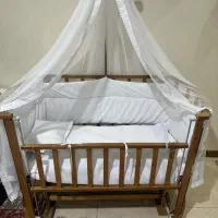 تختخواب گهواره کودک کنار مادر نوزاد