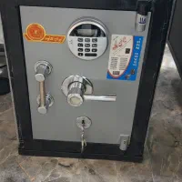گاوصندوق نمایشگاه خودرو