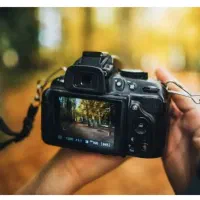 عکاس. فیلمبردار.  تدوینگر خانم