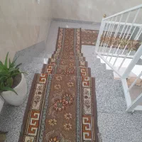 گلیم راه پله تمیز و سالم|گلیم، جاجیم، گبه|همدان, |دیوار