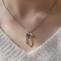 گردنبند پاپیون و دم وال