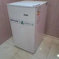 یخچال ایسکول