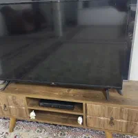 تلویزیونTCL LED 43و میز وکیوم