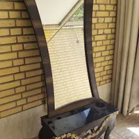 آینه قدی و میز