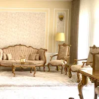 ست کامل مبل و میز ناهار‌خوری کلاسیک با ویترین