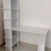 کتابخانه و میز مطالعه