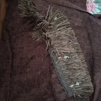 یک‌عدد پرده با میخ جمع کن و توری