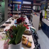 دکور وتجهیزات فروشگاه پوشاک و کیف وکفش|فروشگاه و مغازه|رشت, گلسار|دیوار