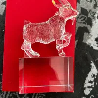 مجسمه کریستالی