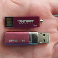 2 عدد فلش 8 گیگ