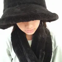 کلاه و شالگردن مخملی