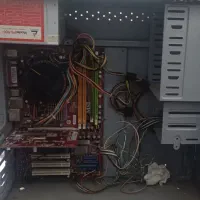 کیس قدیمی و مانیتور