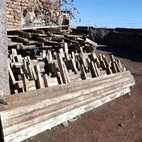 تعدادی تخته چهار تراش