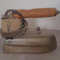 اتو برقی چدنی قدیمی