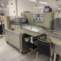 دستگاه بسته بندی سه موتوره سلفون از زیر