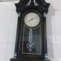 دو عدد ساعت دیواری