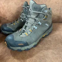 کفش کوهنوردی اوبوز