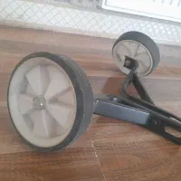 یک جفت کمک دوچرخه