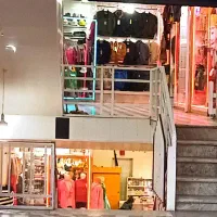 ملک-تجاری
