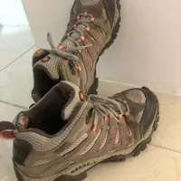 کفش اصل کوهنوردی سایز۳۸ وتعدادی کتانی اصل