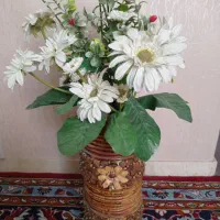 گلدان چوبی و گل