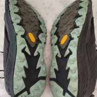 کفش هوکا واکر|کیف، کفش، کمربند|اصفهان, فرودگاه شهید بهشتی|دیوار