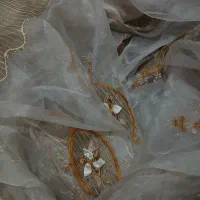 پرده خامه دوزی اورگانزا طرح دار کرم قهوه ای