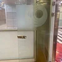 در شیشه ای میرال