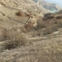 زمین سند دار با دید دریاچه (۲۰۱۰ متر)