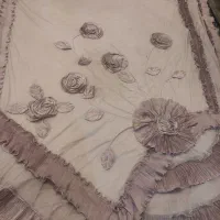 رو تختی دو نفره کامل با رو تشک و دو تا رو بالشت