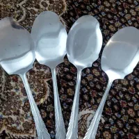 تعدادی کفگیر و ملاقه استیل و ظرف ارکوپال