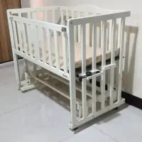 گهواره در حد نو قابل حمل باز و بسته شو