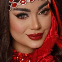 میکاپ آرتیست و شینیون کار و ناخن