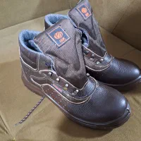 کفش ایمنی سایز ۳۹