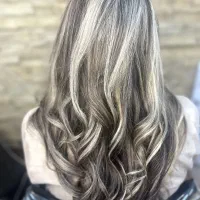 اصلاح صورت‌ابرو / کوتاهی مو / انواع رنگ لایت|خدمات آرایشگری و زیبایی|اصفهان, خانه اصفهان|دیوار