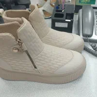 بوت مشکی سایز 37 بوت کرم سایز 39