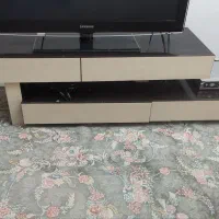 میز تلویزیون در حد نو هایگلاس