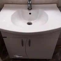 روشوی با کمد بسیار تمیز و کاملا سالم با شیرآلات