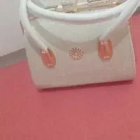 یک جفت صندل هم موجوده