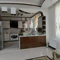 منزل دوطبقه هست که طبقه دوم به‌فروش میرسه