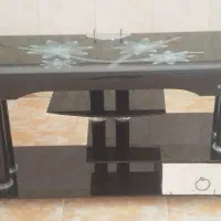 میز تلویزیون شیشه‌ای